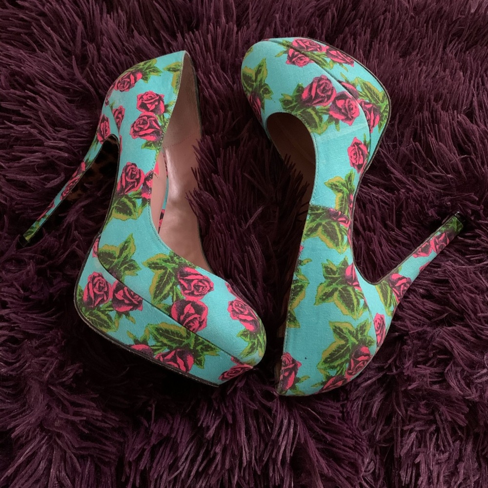 Betsey Johnson platform heel